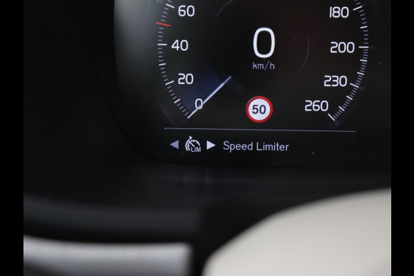 Volvo V90 2.0 D4 Momentum | Trekhaak | Carplay | Camera | Stoelverwarming | Automaat | Adaptive cruise | Pilot assist | Leder | LED | Navigatie | Head-up display