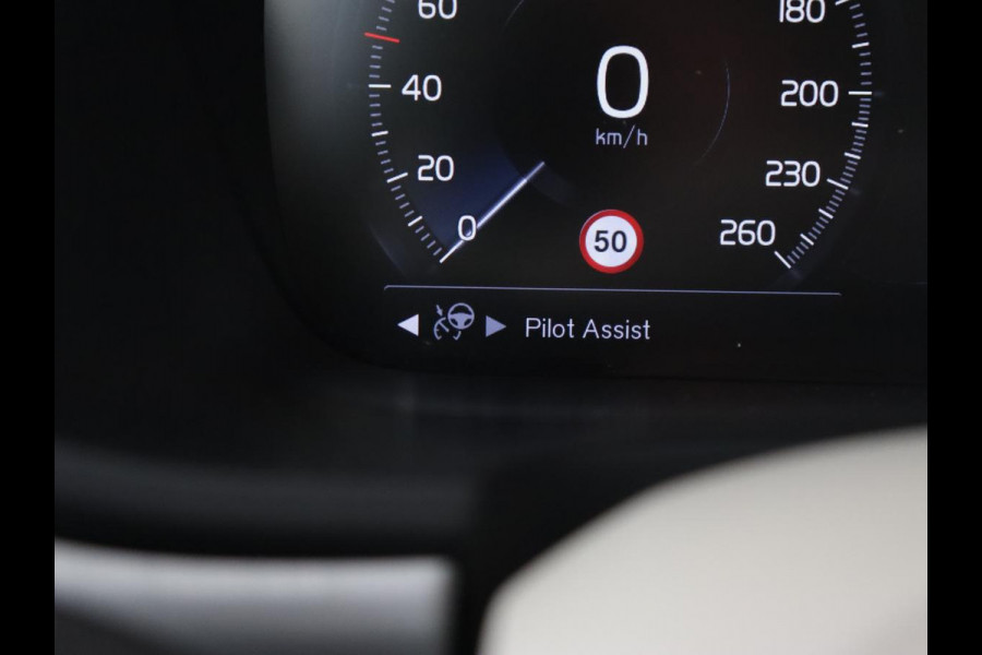 Volvo V90 2.0 D4 Momentum | Trekhaak | Carplay | Camera | Stoelverwarming | Automaat | Adaptive cruise | Pilot assist | Leder | LED | Navigatie | Head-up display
