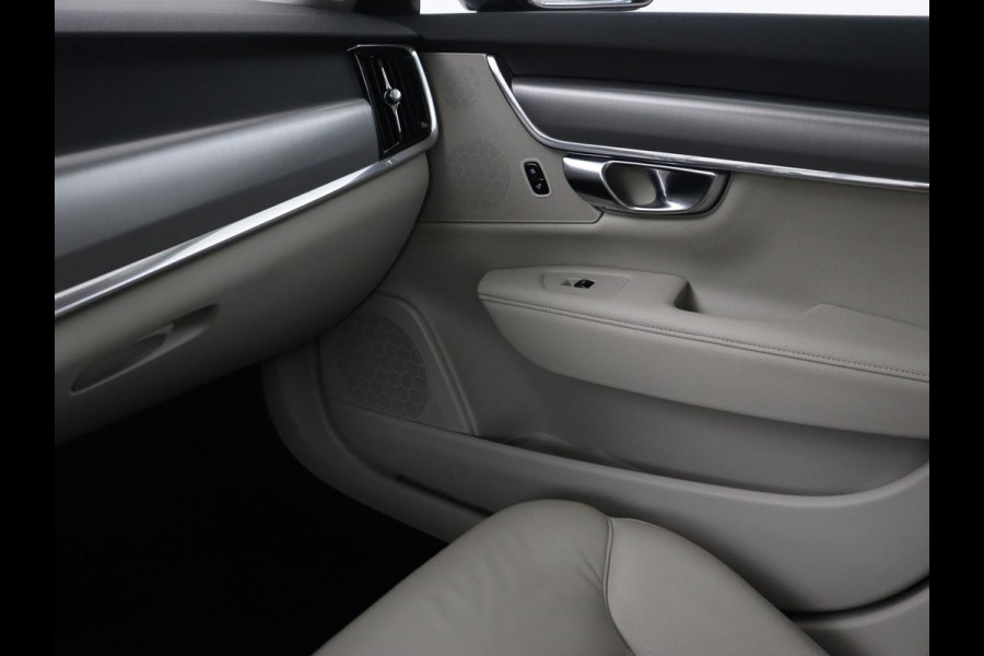 Volvo V90 2.0 D4 Momentum | Trekhaak | Carplay | Camera | Stoelverwarming | Automaat | Adaptive cruise | Pilot assist | Leder | LED | Navigatie | Head-up display