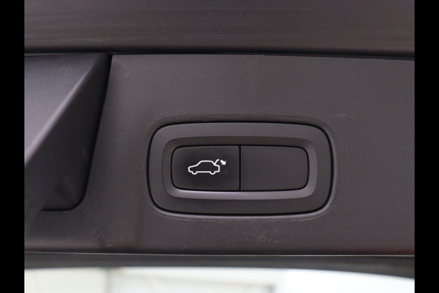 Volvo V90 2.0 D4 Momentum | Trekhaak | Carplay | Camera | Stoelverwarming | Automaat | Adaptive cruise | Pilot assist | Leder | LED | Navigatie | Head-up display