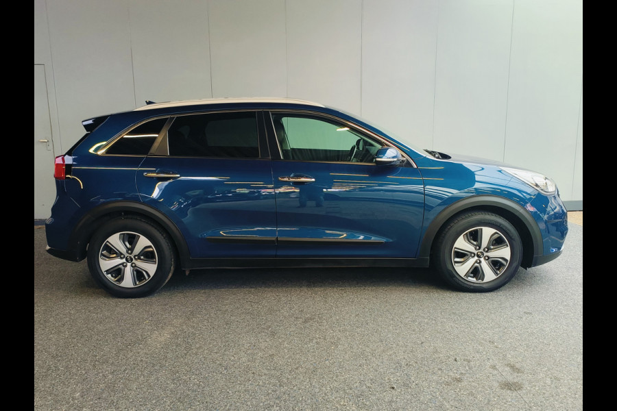 Kia Niro 1.6 GDi Hybrid DynamicLine Travel Connect Rijklaar + 12 maanden Bovag-garantie Henk Jongen Auto's in Helmond,  al 50 jaar service zoals 't hoort!