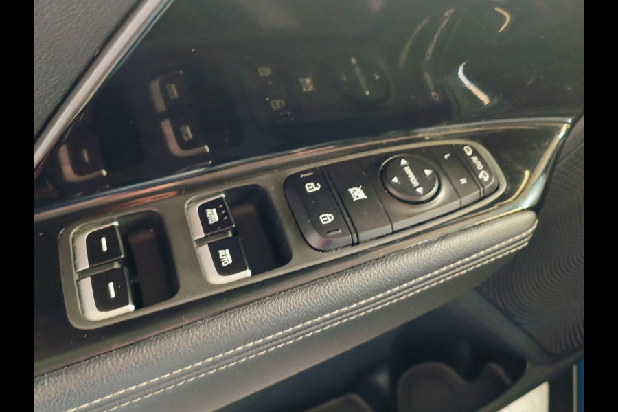 Kia Niro 1.6 GDi Hybrid DynamicLine Travel Connect Rijklaar + 12 maanden Bovag-garantie Henk Jongen Auto's in Helmond,  al 50 jaar service zoals 't hoort!