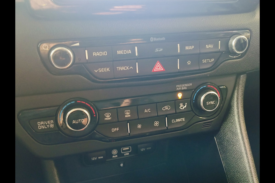 Kia Niro 1.6 GDi Hybrid DynamicLine Travel Connect Rijklaar + 12 maanden Bovag-garantie Henk Jongen Auto's in Helmond,  al 50 jaar service zoals 't hoort!