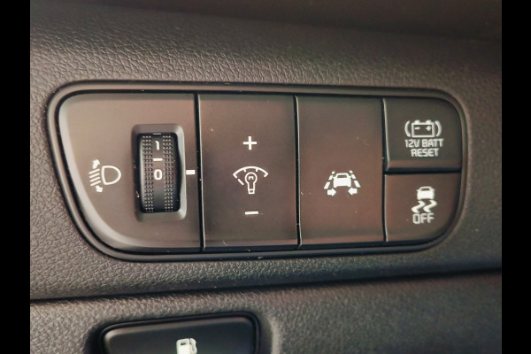 Kia Niro 1.6 GDi Hybrid DynamicLine Travel Connect Rijklaar + 12 maanden Bovag-garantie Henk Jongen Auto's in Helmond,  al 50 jaar service zoals 't hoort!
