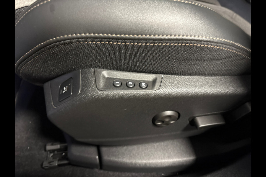 Peugeot 3008 1.6 HYbrid 225 GT/pano/navi/Focal audio/camera/cruise/masage/