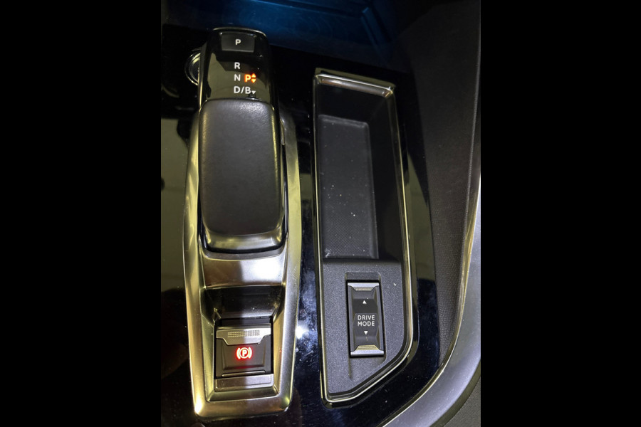 Peugeot 3008 1.6 HYbrid 225 GT/pano/navi/Focal audio/camera/cruise/masage/