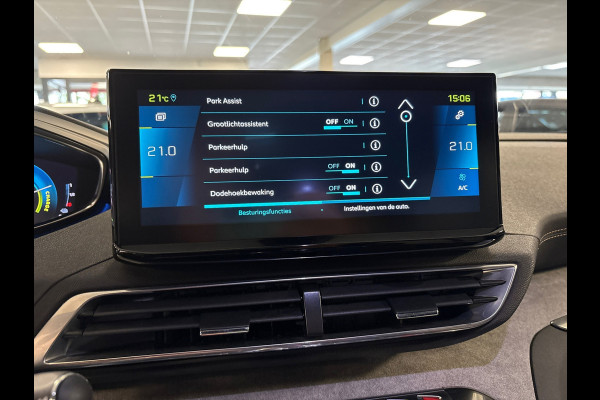 Peugeot 3008 1.6 HYbrid 225 GT/pano/navi/Focal audio/camera/cruise/masage/
