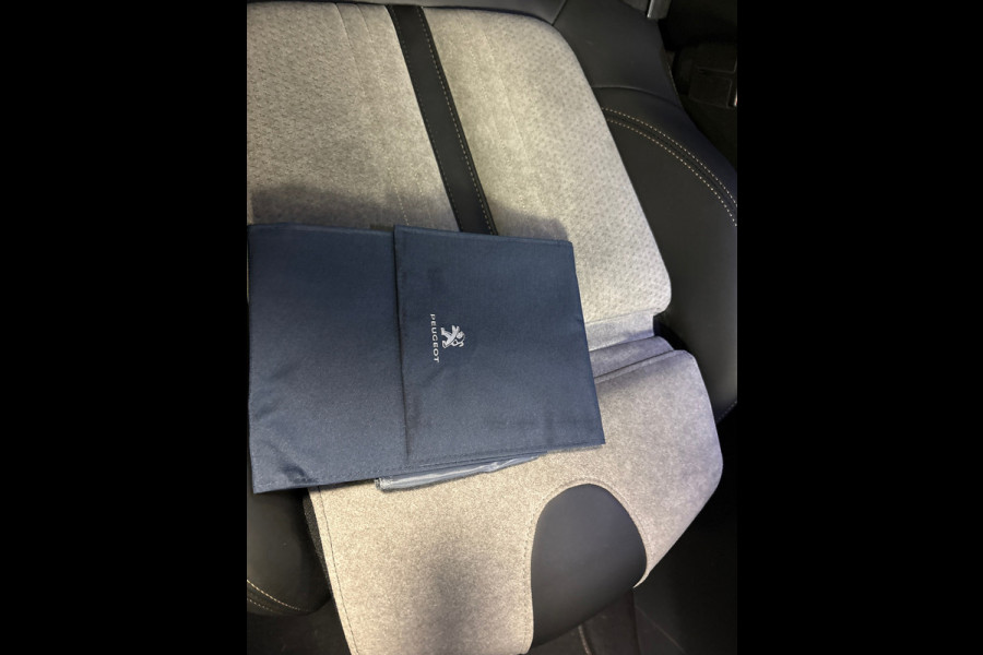 Peugeot 3008 1.6 HYbrid 225 GT/pano/navi/Focal audio/camera/cruise/masage/