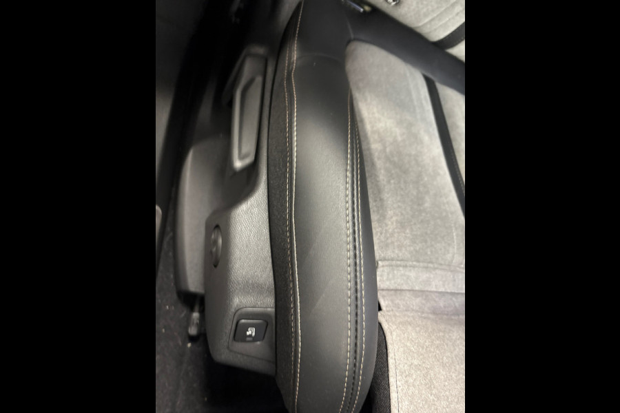 Peugeot 3008 1.6 HYbrid 225 GT/pano/navi/Focal audio/camera/cruise/masage/