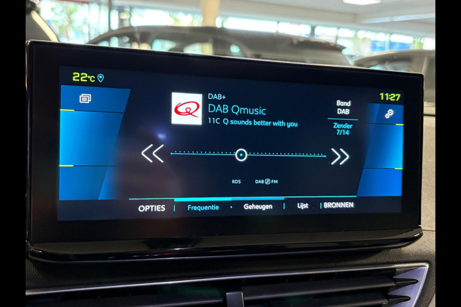 Peugeot 3008 1.6 HYbrid 225 GT/pano/navi/Focal audio/camera/cruise/masage/