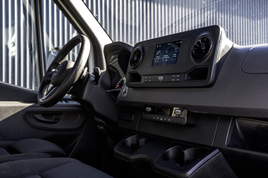 Mercedes-Benz Sprinter 314 CDI L3 Bakwagen met laadklep | Automaat | Mbux | Carplay | Camera | Navigatie | Climate | Cruise | Euro 6