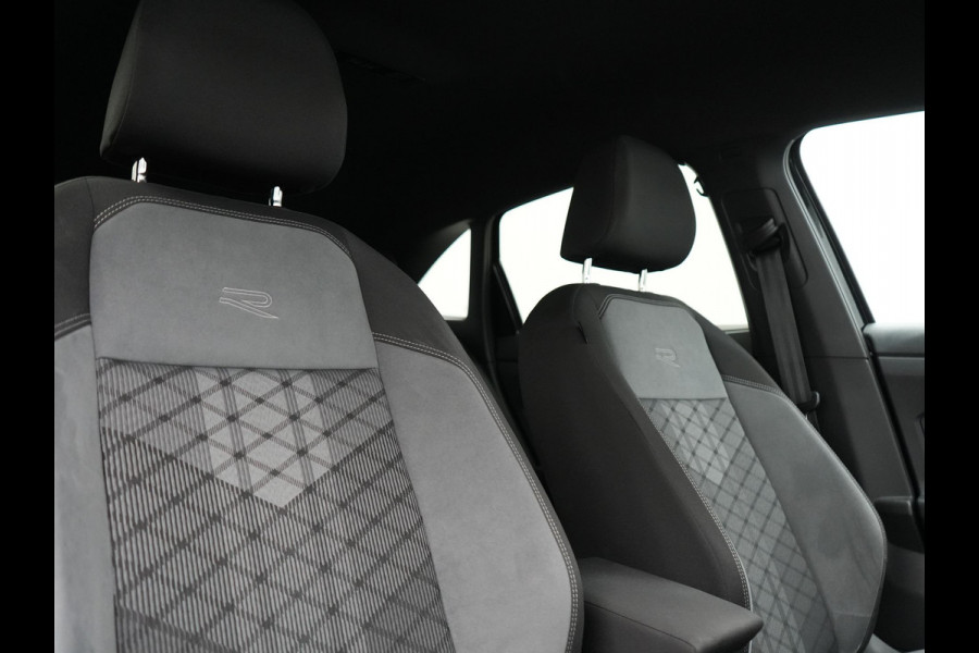 Volkswagen Taigo TSI 2 x R-Line 110pk DSG Dealer O.H | IQ Light | Adaptive Cruise | Camera | Alcantara Sportstoelen Verwarmd | Keyless | Virtual | Apple Carplay | DAB | 17"L.M |