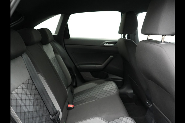 Volkswagen Taigo TSI 2 x R-Line 110pk DSG Dealer O.H | IQ Light | Adaptive Cruise | Camera | Alcantara Sportstoelen Verwarmd | Keyless | Virtual | Apple Carplay | DAB | 17"L.M |