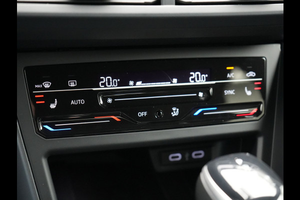 Volkswagen Taigo TSI 2 x R-Line 110pk DSG Dealer O.H | IQ Light | Adaptive Cruise | Camera | Alcantara Sportstoelen Verwarmd | Keyless | Virtual | Apple Carplay | DAB | 17"L.M |