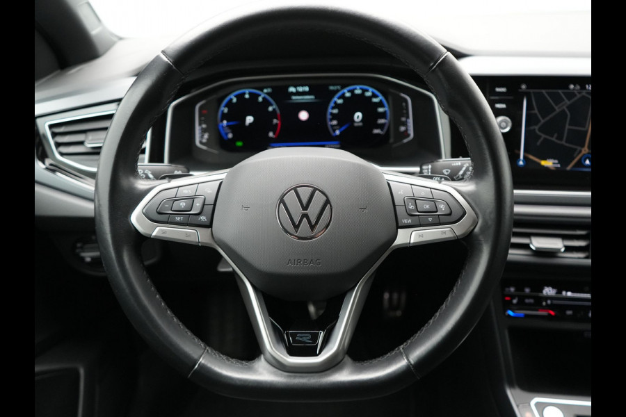 Volkswagen Taigo TSI 2 x R-Line 110pk DSG Dealer O.H | IQ Light | Adaptive Cruise | Camera | Alcantara Sportstoelen Verwarmd | Keyless | Virtual | Apple Carplay | DAB | 17"L.M |