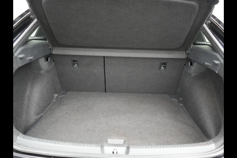 Volkswagen Taigo TSI 2 x R-Line 110pk DSG Dealer O.H | IQ Light | Adaptive Cruise | Camera | Alcantara Sportstoelen Verwarmd | Keyless | Virtual | Apple Carplay | DAB | 17"L.M |