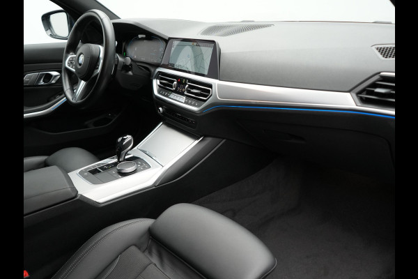 BMW 3 Serie Touring 330e Sportline Plug In Hybrid 293pk Dealer O.H PHEV | Adaptive Cruise | 360 Camera | Head Up | Laser LED | Keyless | Sportstoelen Verwarmd | M Sportstuur | 18"L.M | Apple Carplay |