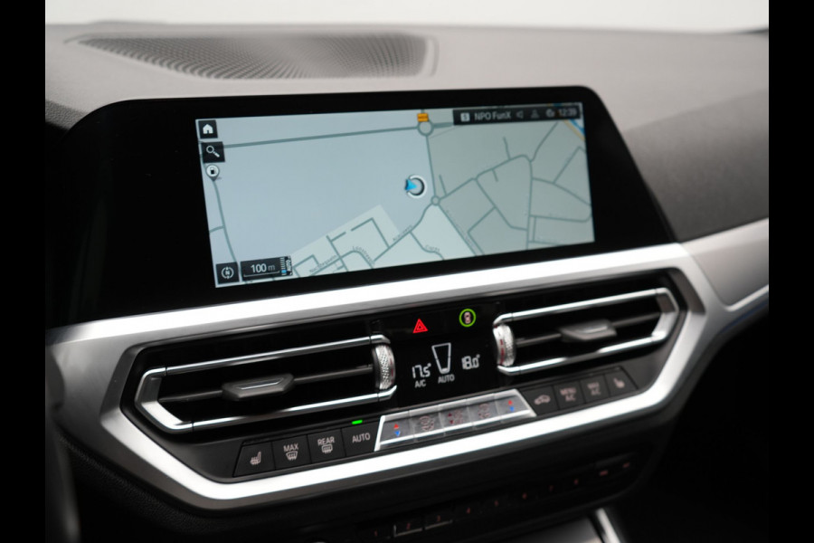 BMW 3 Serie Touring 330e Sportline Plug In Hybrid 293pk Dealer O.H PHEV | Adaptive Cruise | 360 Camera | Head Up | Laser LED | Keyless | Sportstoelen Verwarmd | M Sportstuur | 18"L.M | Apple Carplay |