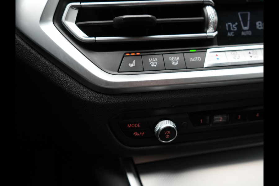 BMW 3 Serie Touring 330e Sportline Plug In Hybrid 293pk Dealer O.H PHEV | Adaptive Cruise | 360 Camera | Head Up | Laser LED | Keyless | Sportstoelen Verwarmd | M Sportstuur | 18"L.M | Apple Carplay |