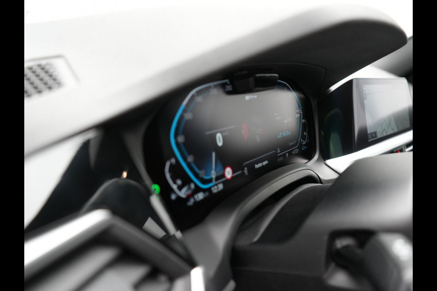 BMW 3 Serie Touring 330e Sportline Plug In Hybrid 293pk Dealer O.H PHEV | Adaptive Cruise | 360 Camera | Head Up | Laser LED | Keyless | Sportstoelen Verwarmd | M Sportstuur | 18"L.M | Apple Carplay |