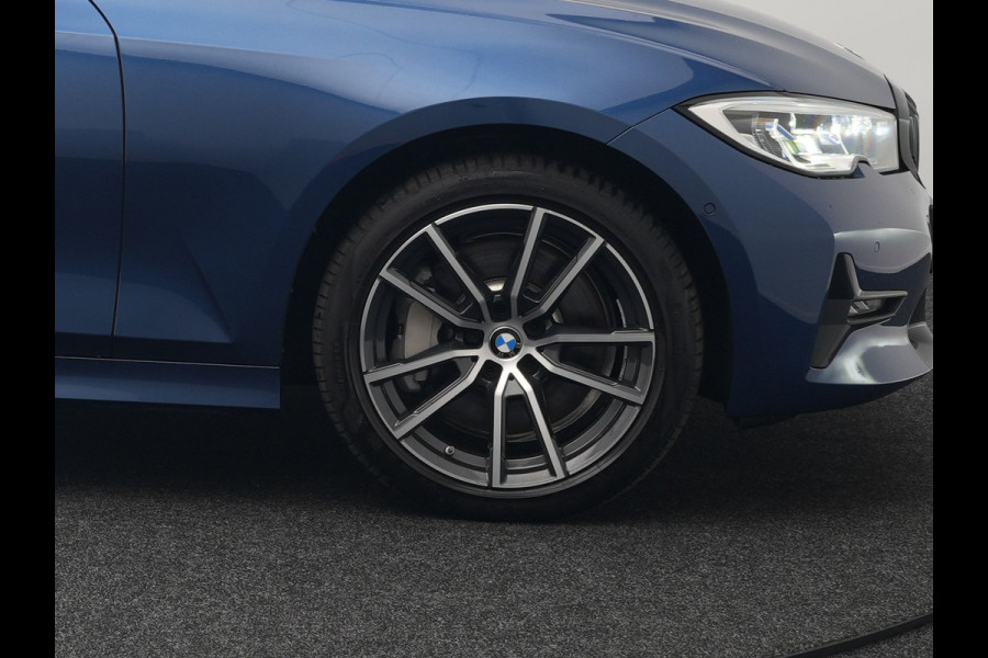 BMW 3 Serie Touring 330e Sportline Plug In Hybrid 293pk Dealer O.H PHEV | Adaptive Cruise | 360 Camera | Head Up | Laser LED | Keyless | Sportstoelen Verwarmd | M Sportstuur | 18"L.M | Apple Carplay |
