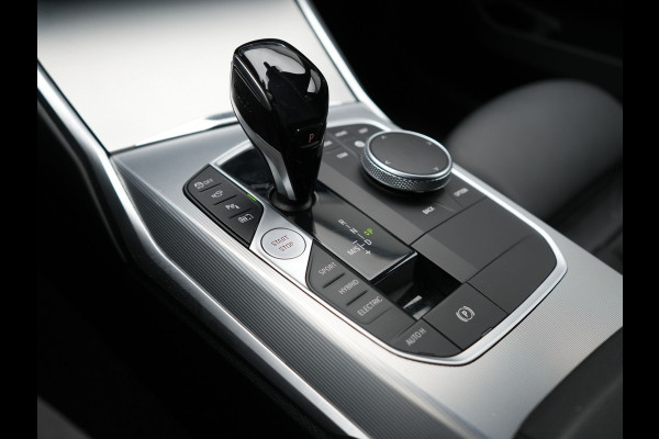 BMW 3 Serie Touring 330e Sportline Plug In Hybrid 293pk Dealer O.H PHEV | Adaptive Cruise | 360 Camera | Head Up | Laser LED | Keyless | Sportstoelen Verwarmd | M Sportstuur | 18"L.M | Apple Carplay |