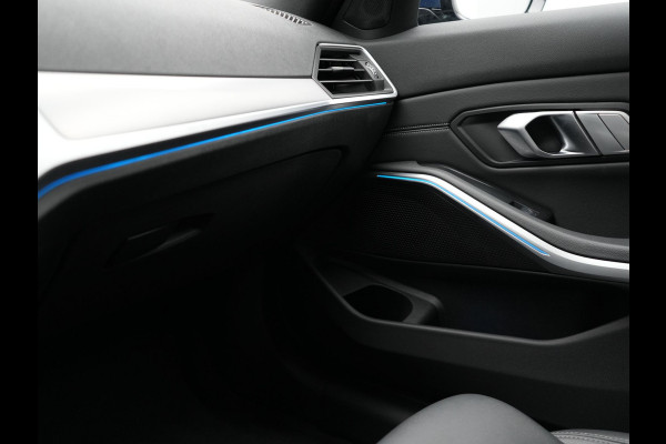 BMW 3 Serie Touring 330e Sportline Plug In Hybrid 293pk Dealer O.H PHEV | Adaptive Cruise | 360 Camera | Head Up | Laser LED | Keyless | Sportstoelen Verwarmd | M Sportstuur | 18"L.M | Apple Carplay |