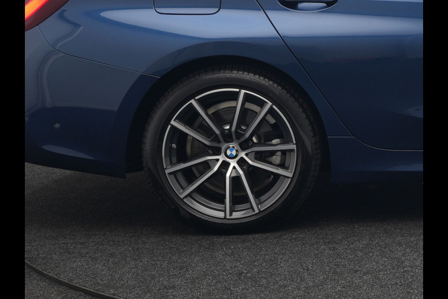 BMW 3 Serie Touring 330e Sportline Plug In Hybrid 293pk Dealer O.H PHEV | Adaptive Cruise | 360 Camera | Head Up | Laser LED | Keyless | Sportstoelen Verwarmd | M Sportstuur | 18"L.M | Apple Carplay |