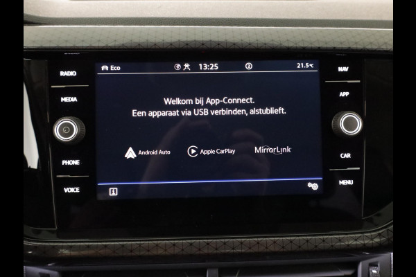 Volkswagen T-Cross 1.0 TSI Style Business R 110 pk Automaat (DSG) | Navigatie | Parkeersensoren | Achteruitrijcamera | Adaptieve cruise control | Voll. digitaal instrumentenpaneel |