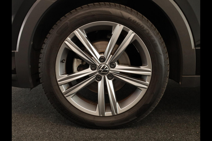 Volkswagen T-Cross 1.0 TSI Style Business R 110 pk Automaat (DSG) | Navigatie | Parkeersensoren | Achteruitrijcamera | Adaptieve cruise control | Voll. digitaal instrumentenpaneel |