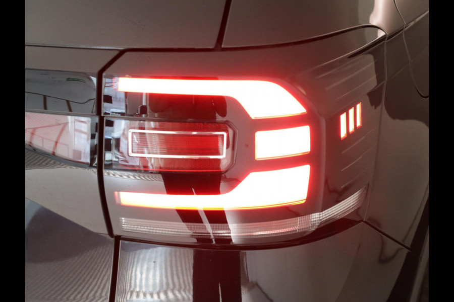 Volkswagen T-Cross 1.0 TSI Style Business R 110 pk Automaat (DSG) | Navigatie | Parkeersensoren | Achteruitrijcamera | Adaptieve cruise control | Voll. digitaal instrumentenpaneel |
