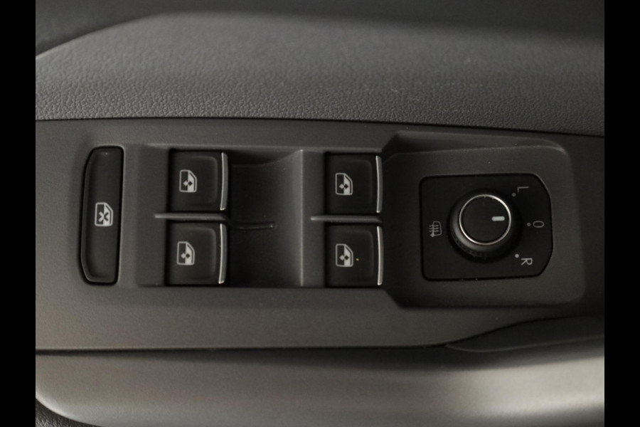 Volkswagen T-Cross 1.0 TSI Style Business R 110 pk Automaat (DSG) | Navigatie | Parkeersensoren | Achteruitrijcamera | Adaptieve cruise control | Voll. digitaal instrumentenpaneel |