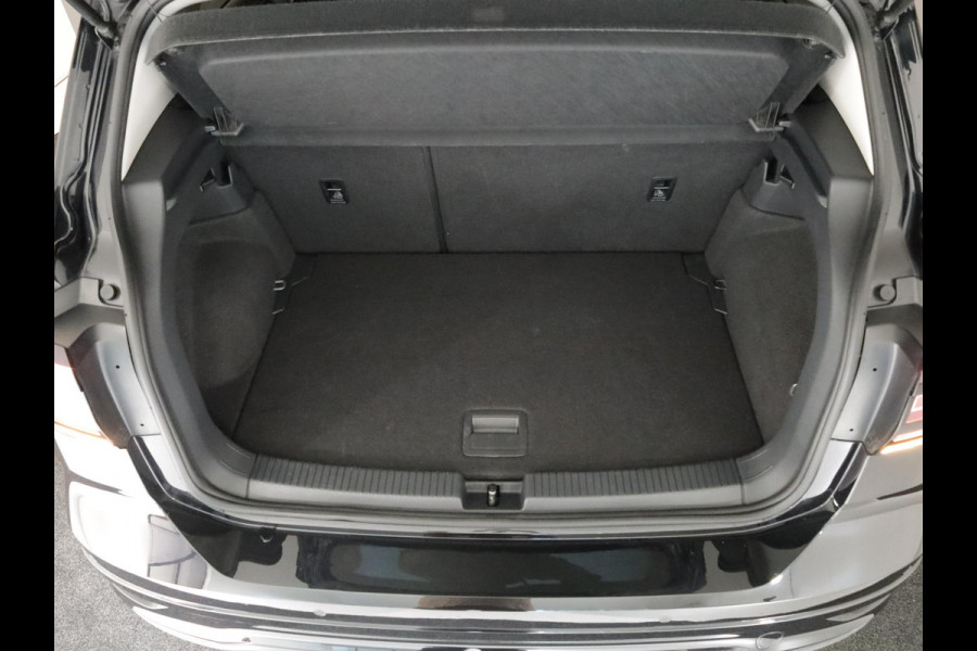 Volkswagen T-Cross 1.0 TSI Style Business R 110 pk Automaat (DSG) | Navigatie | Parkeersensoren | Achteruitrijcamera | Adaptieve cruise control | Voll. digitaal instrumentenpaneel |