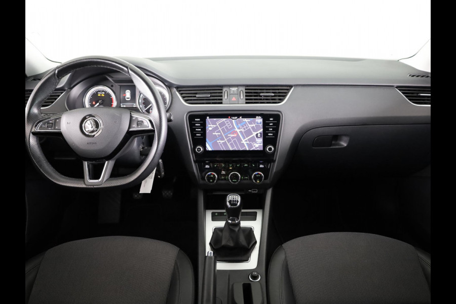 Škoda Octavia Combi 1.0 TSI Greentech Business Edition 115 pk | Navigatie | Trekhaak | Parkeersensoren achter | Apple Carplay/Android Auto | Autom. airco | Stoelverwarming |