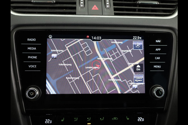 Škoda Octavia Combi 1.0 TSI Greentech Business Edition 115 pk | Navigatie | Trekhaak | Parkeersensoren achter | Apple Carplay/Android Auto | Autom. airco | Stoelverwarming |