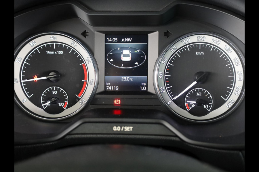 Škoda Octavia Combi 1.0 TSI Greentech Business Edition 115 pk | Navigatie | Trekhaak | Parkeersensoren achter | Apple Carplay/Android Auto | Autom. airco | Stoelverwarming |