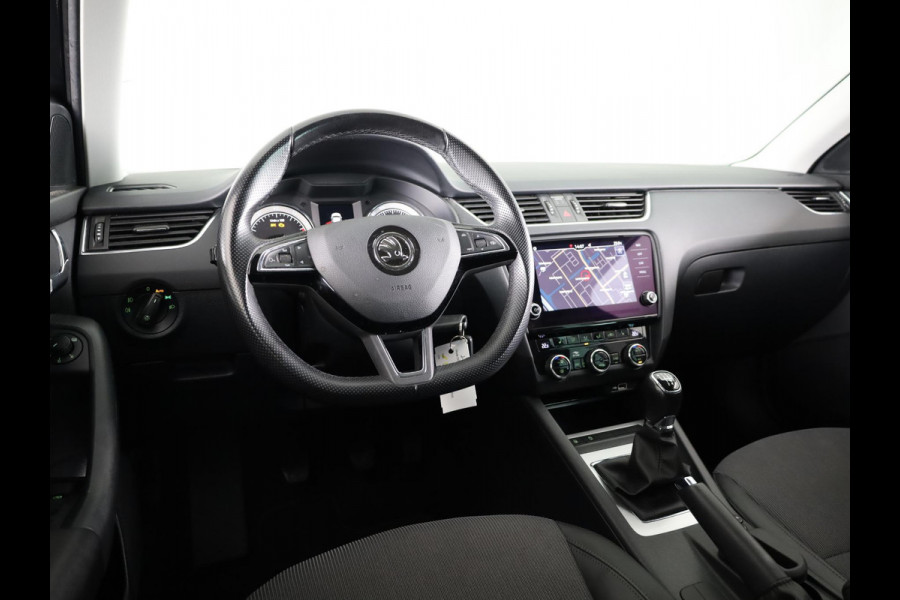 Škoda Octavia Combi 1.0 TSI Greentech Business Edition 115 pk | Navigatie | Trekhaak | Parkeersensoren achter | Apple Carplay/Android Auto | Autom. airco | Stoelverwarming |