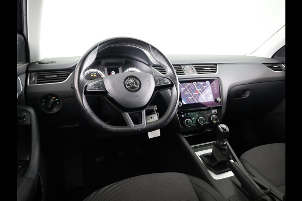 Škoda Octavia Combi 1.0 TSI Greentech Business Edition 115 pk | Navigatie | Trekhaak | Parkeersensoren achter | Apple Carplay/Android Auto | Autom. airco | Stoelverwarming |