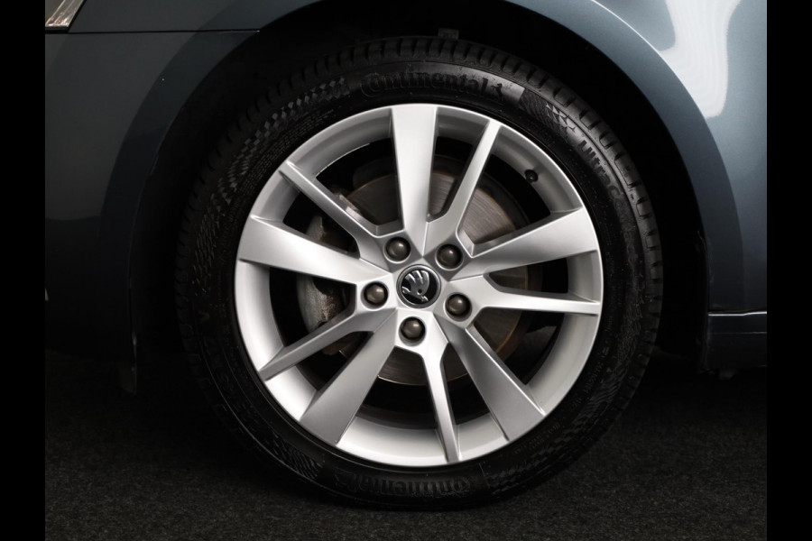 Škoda Octavia Combi 1.0 TSI Greentech Business Edition 115 pk | Navigatie | Trekhaak | Parkeersensoren achter | Apple Carplay/Android Auto | Autom. airco | Stoelverwarming |