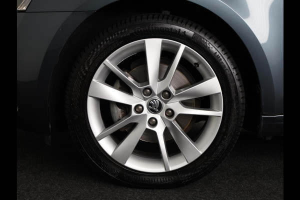 Škoda Octavia Combi 1.0 TSI Greentech Business Edition 115 pk | Navigatie | Trekhaak | Parkeersensoren achter | Apple Carplay/Android Auto | Autom. airco | Stoelverwarming |