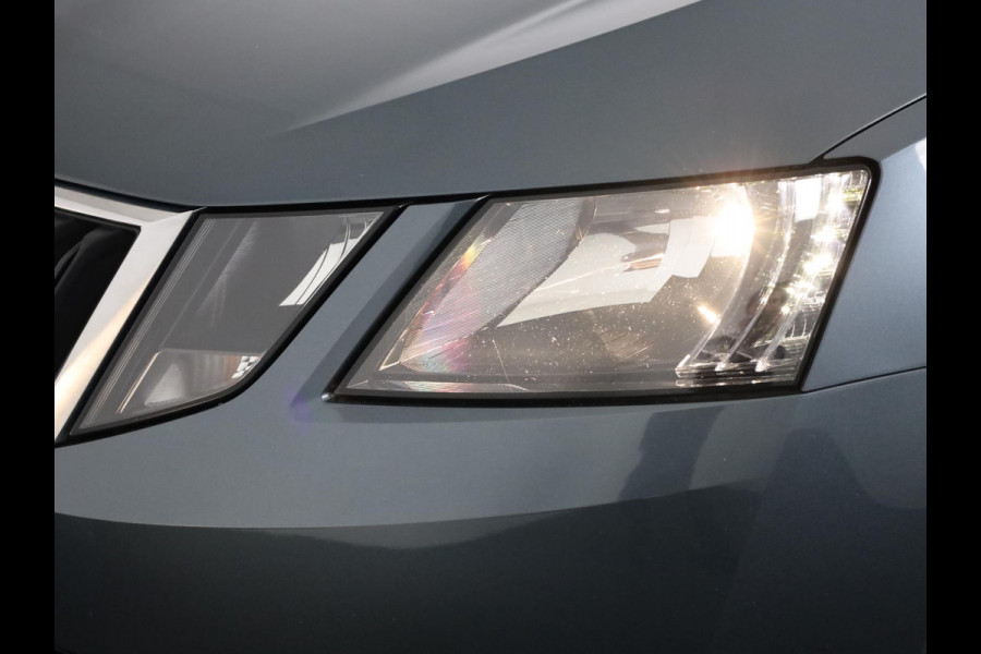 Škoda Octavia Combi 1.0 TSI Greentech Business Edition 115 pk | Navigatie | Trekhaak | Parkeersensoren achter | Apple Carplay/Android Auto | Autom. airco | Stoelverwarming |