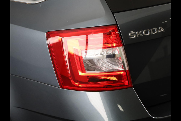 Škoda Octavia Combi 1.0 TSI Greentech Business Edition 115 pk | Navigatie | Trekhaak | Parkeersensoren achter | Apple Carplay/Android Auto | Autom. airco | Stoelverwarming |
