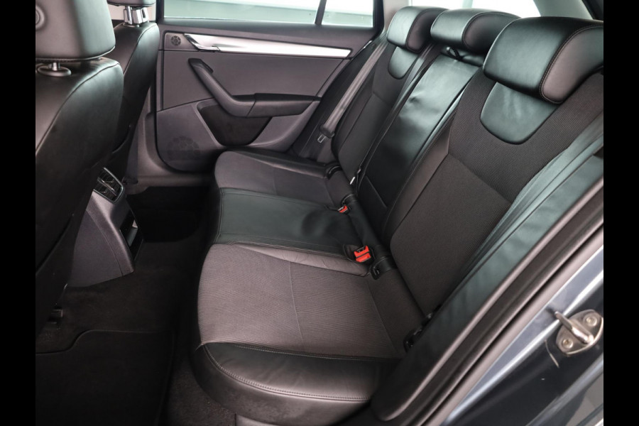 Škoda Octavia Combi 1.0 TSI Greentech Business Edition 115 pk | Navigatie | Trekhaak | Parkeersensoren achter | Apple Carplay/Android Auto | Autom. airco | Stoelverwarming |