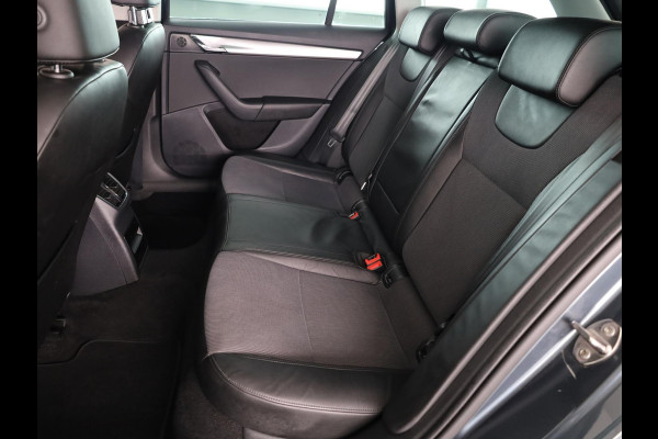 Škoda Octavia Combi 1.0 TSI Greentech Business Edition 115 pk | Navigatie | Trekhaak | Parkeersensoren achter | Apple Carplay/Android Auto | Autom. airco | Stoelverwarming |