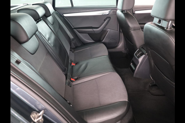 Škoda Octavia Combi 1.0 TSI Greentech Business Edition 115 pk | Navigatie | Trekhaak | Parkeersensoren achter | Apple Carplay/Android Auto | Autom. airco | Stoelverwarming |