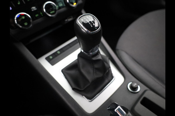 Škoda Octavia Combi 1.0 TSI Greentech Business Edition 115 pk | Navigatie | Trekhaak | Parkeersensoren achter | Apple Carplay/Android Auto | Autom. airco | Stoelverwarming |