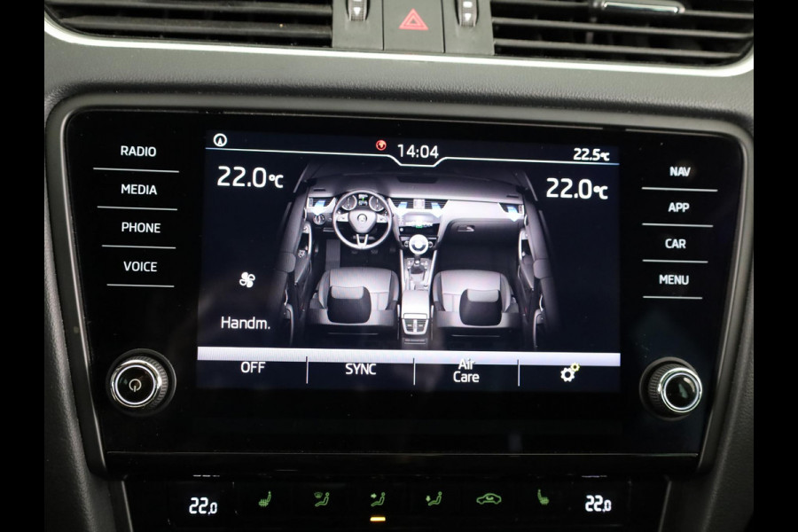 Škoda Octavia Combi 1.0 TSI Greentech Business Edition 115 pk | Navigatie | Trekhaak | Parkeersensoren achter | Apple Carplay/Android Auto | Autom. airco | Stoelverwarming |