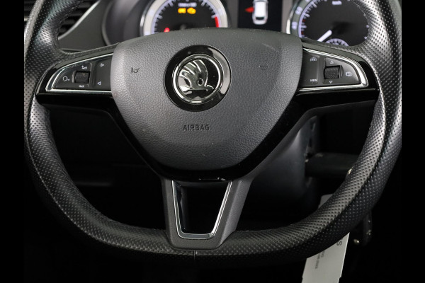 Škoda Octavia Combi 1.0 TSI Greentech Business Edition 115 pk | Navigatie | Trekhaak | Parkeersensoren achter | Apple Carplay/Android Auto | Autom. airco | Stoelverwarming |
