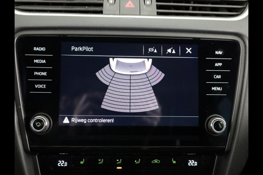 Škoda Octavia Combi 1.0 TSI Greentech Business Edition 115 pk | Navigatie | Trekhaak | Parkeersensoren achter | Apple Carplay/Android Auto | Autom. airco | Stoelverwarming |