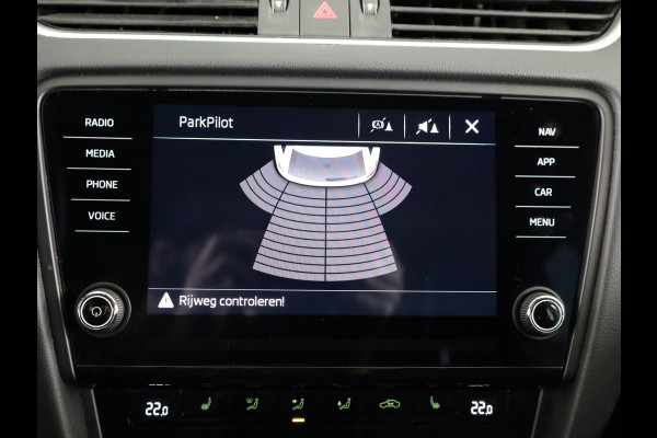 Škoda Octavia Combi 1.0 TSI Greentech Business Edition 115 pk | Navigatie | Trekhaak | Parkeersensoren achter | Apple Carplay/Android Auto | Autom. airco | Stoelverwarming |